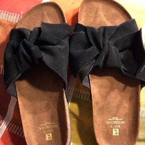 Woman’s White Mountain sandal size 10